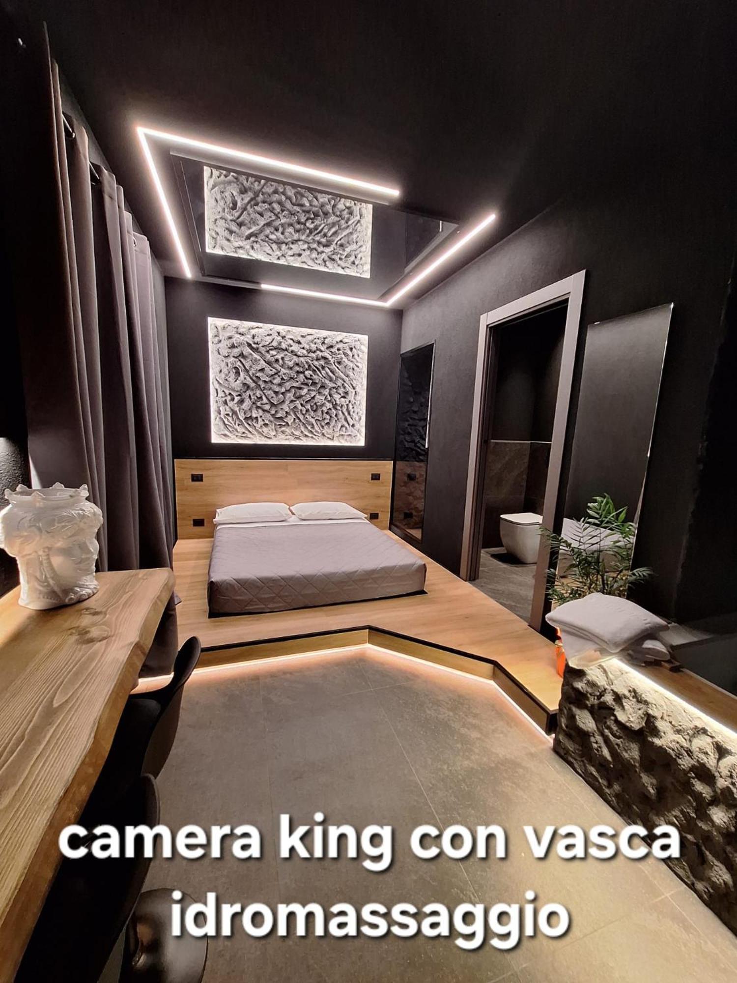 Dark & Light Rooms & Luxury Suites Catania Exterior photo