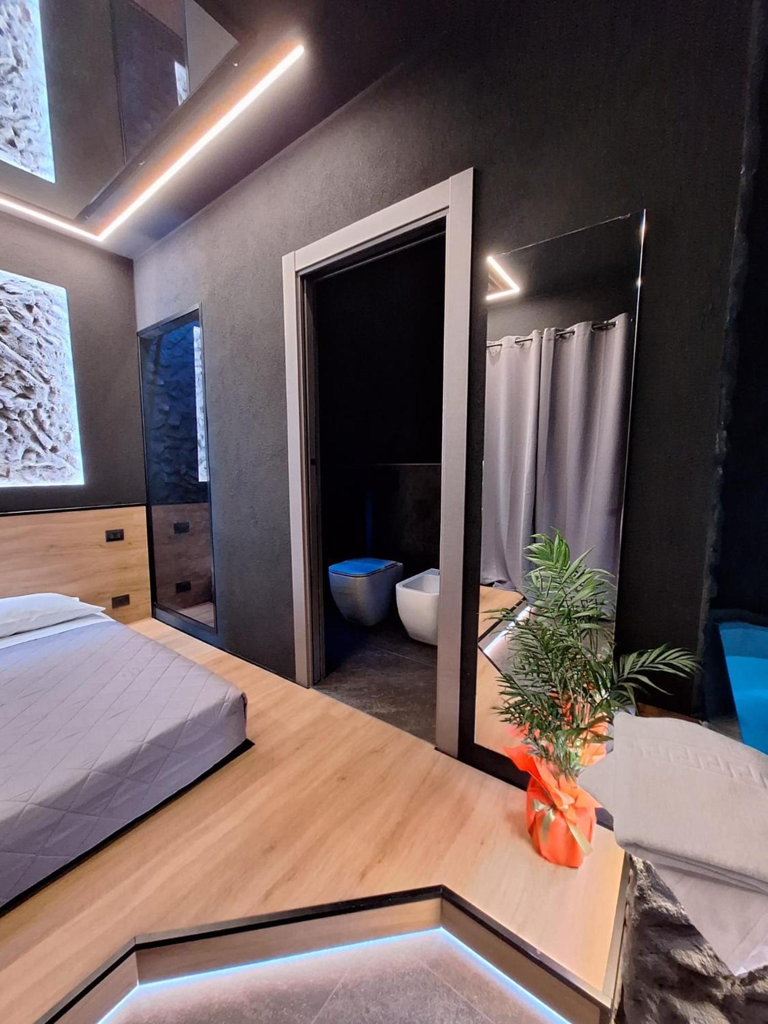 Dark & Light Rooms & Luxury Suites Catania Exterior photo
